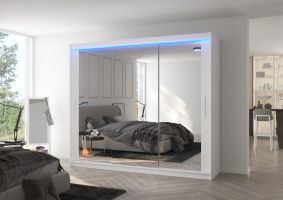 Posuvná skříň se zrcadlem a LED osvětlením CHESTER - Bílá - šířka 250cm