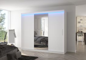 Posuvná skříň se zrcadlem a LED osvětlením DENIS - Bílá - šířka 250cm